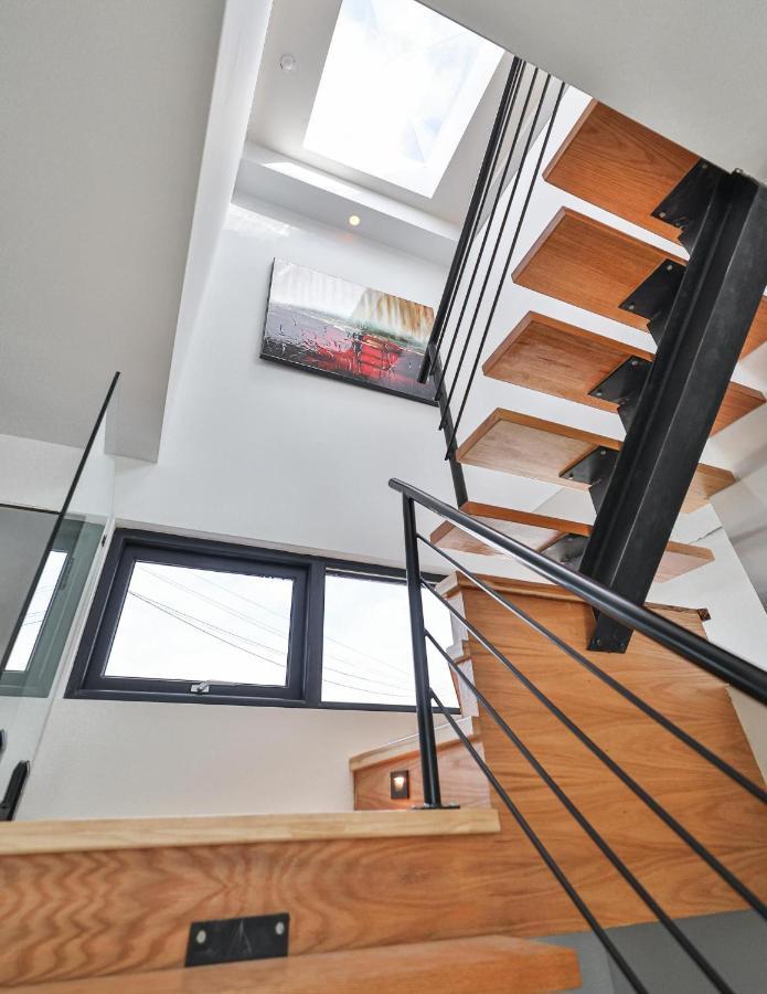 New Modern 1400 Sq Ft Coach House Near Everything Toronto Exterior foto