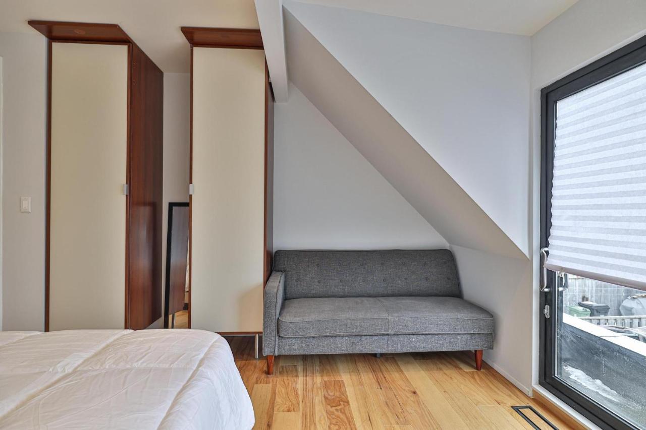 New Modern 1400 Sq Ft Coach House Near Everything Toronto Exterior foto