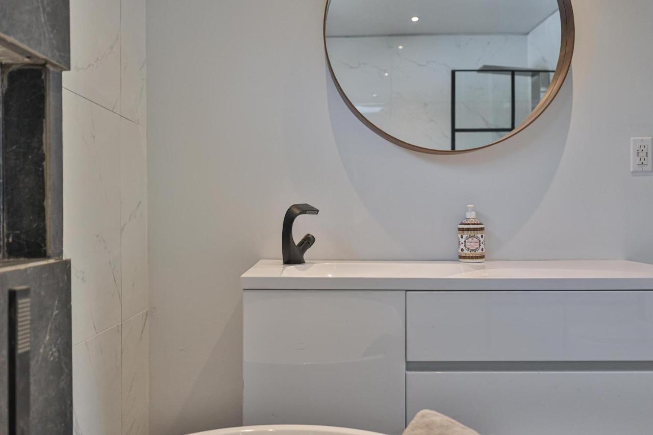 New Modern 1400 Sq Ft Coach House Near Everything Toronto Exterior foto